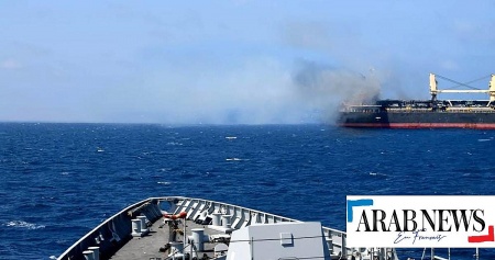 Tàu chở dầu Panama bị trúng tên lửa ngoài khơi Yemen