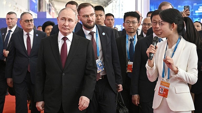 Tổng thống Putin lý giải vì sao Mỹ áp thuế đối với xe điện của Trung Quốc