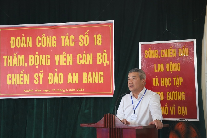 Petrovietnam thăm, động viên cán bộ chiến sĩ, người dân tại huyện đảo Trường Sa và Nhà giàn DK1/9 – Ba Kè Petrovietnam thăm, động viên cán bộ chiến sĩ, người dân tại huyện đảo Trường Sa và Nhà giàn DK1/9 – Ba Kè
