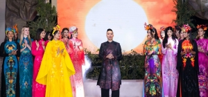 Ấn tượng áo dài Đỗ Trịnh Hoài Nam trên sàn diễn thời trang Hoa Kỳ