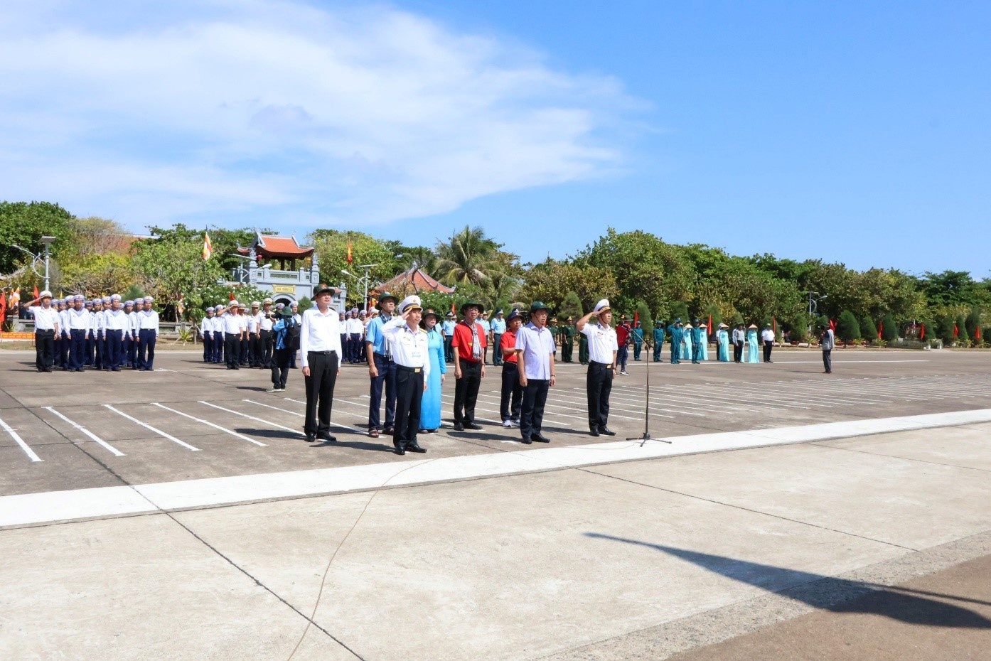 Đoàn Vietsovpetro thăm cán bộ chiến sĩ, nhân dân quần đảo Trường Sa và nhà giàn DK1