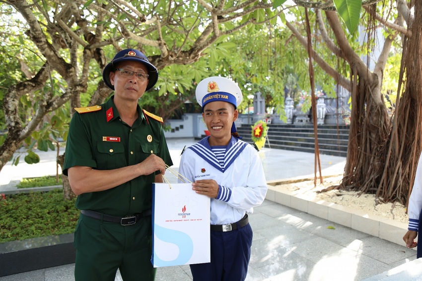 Đoàn công tác PV GAS tham gia chuyến thăm quân, dân huyện đảo Trường Sa và Nhà giàn DK1/9 (Ba Kè)