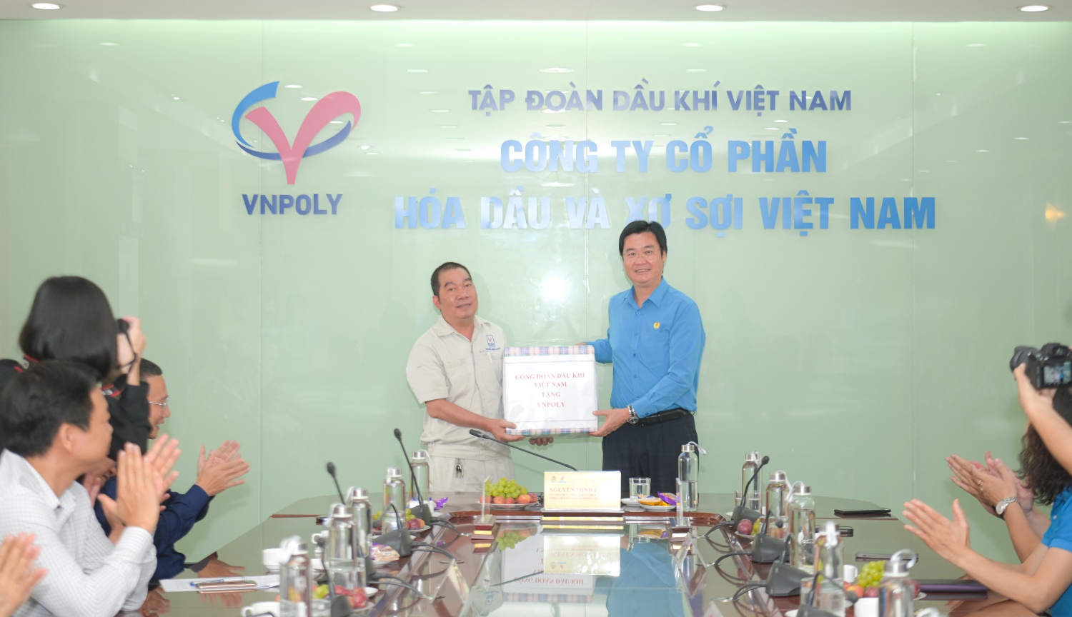 Lãnh đạo Tổng Liên đoàn Lao động Việt Nam và Công đoàn Dầu khí Việt Nam thăm, tặng quà người lao động có hoàn cảnh khó khăn