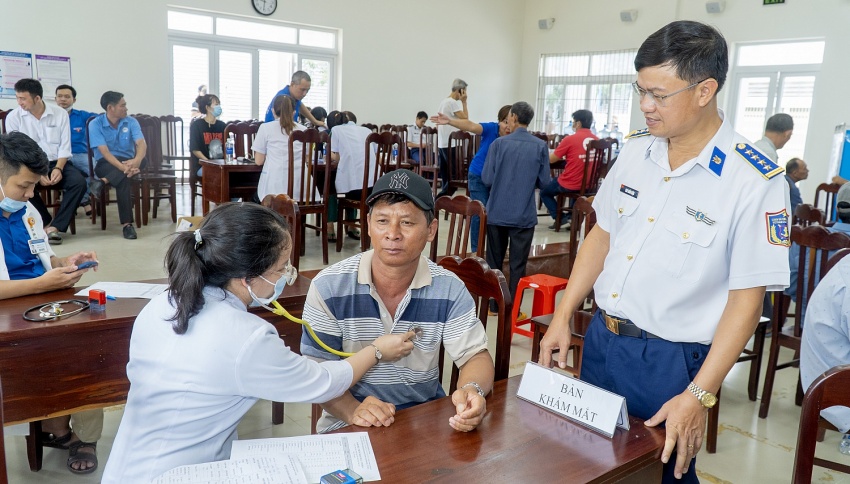 Bộ Tư lệnh Vùng Cảnh sát biển 3 đồng hành cùng ngư dân huyện Xuyên Mộc