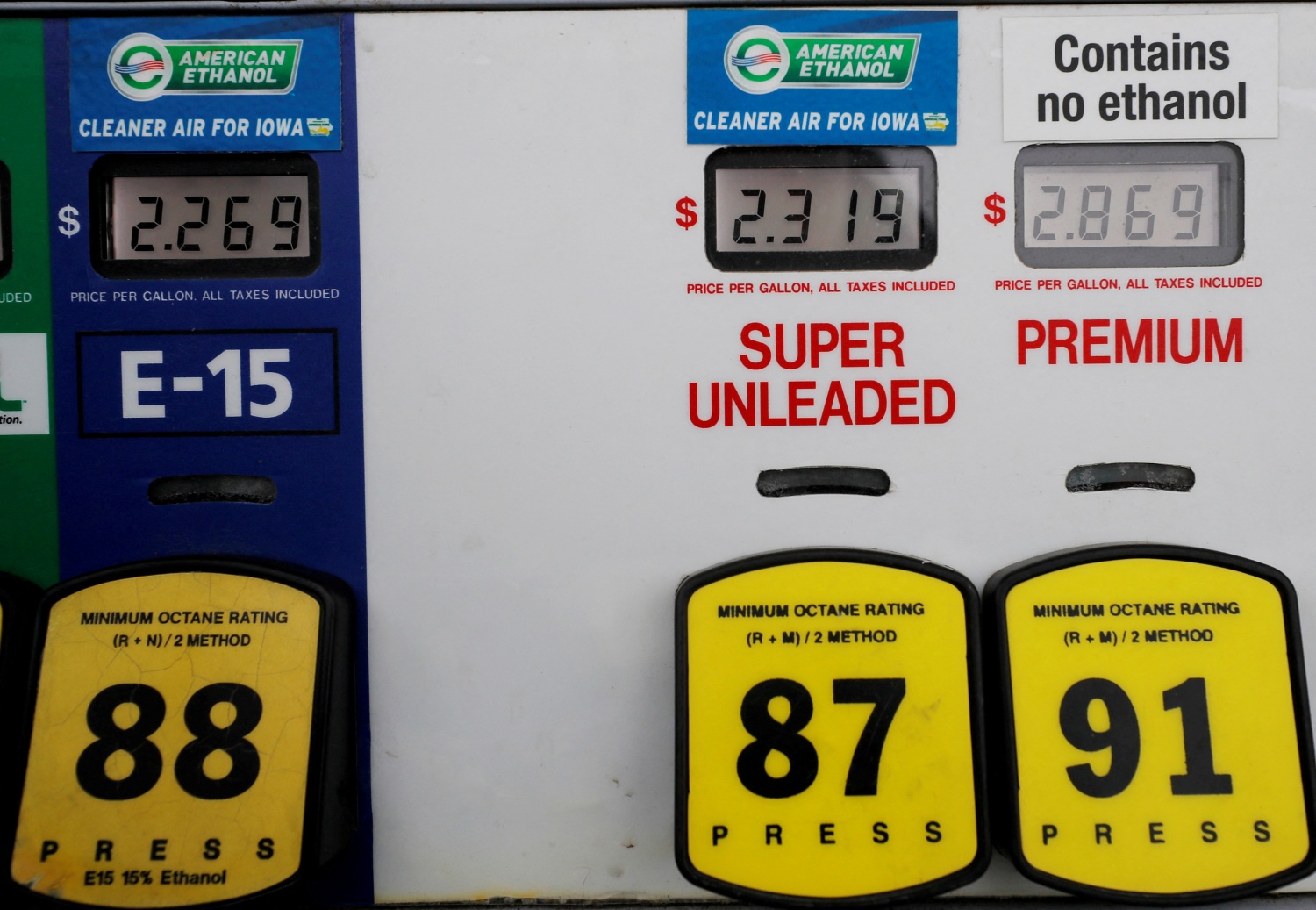 Mỹ tung biện pháp chống sốc giá xăng dầu