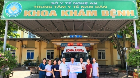 PV GAS trao tặng xe cứu thương cho Trung tâm Y tế huyện Nam Đàn, tỉnh Nghệ An
