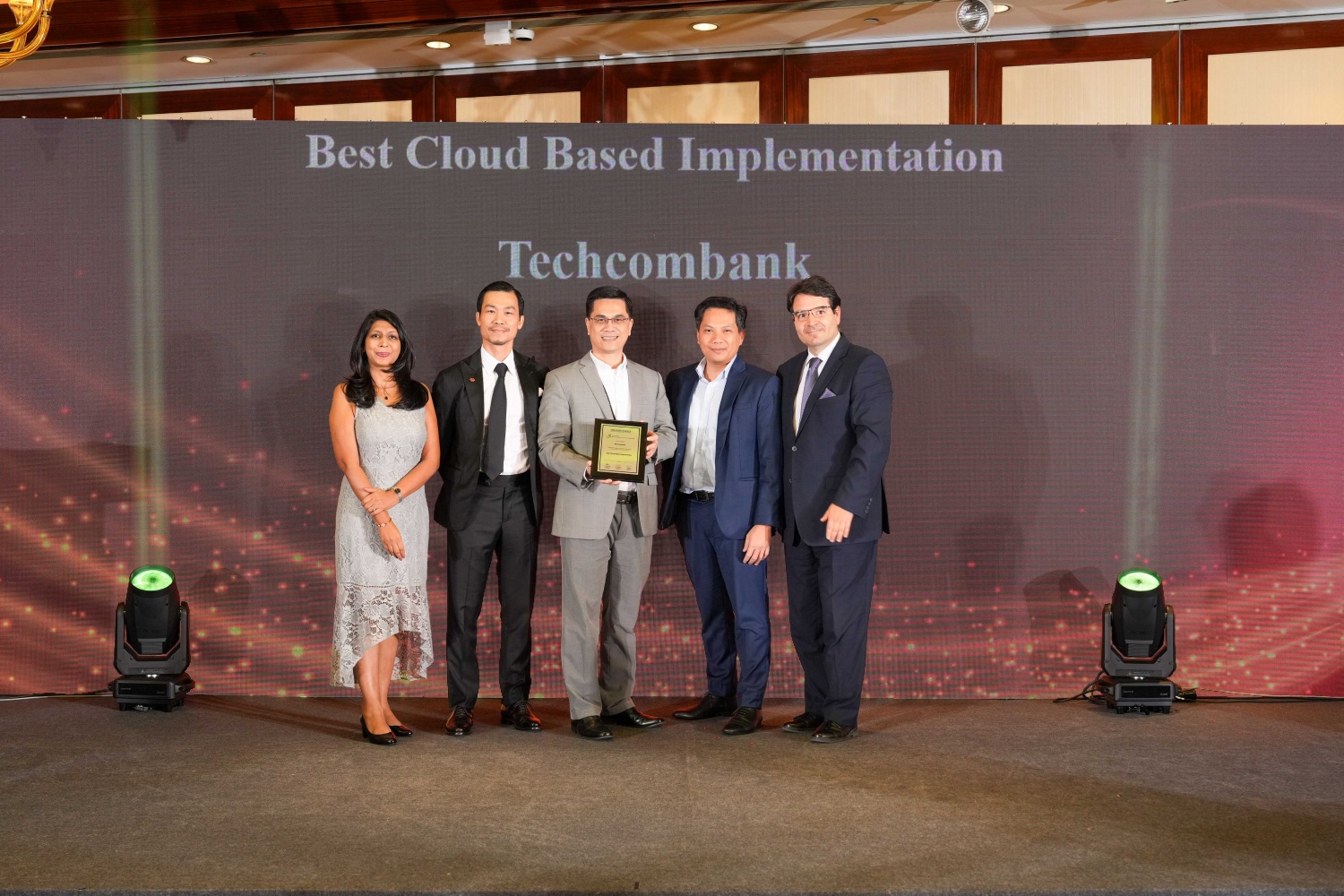 Techcombank được tạp chí the Asian Banker vinh danh tại nhiều hạng mục giải thưởng