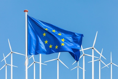 EU thông qua Đạo luật Công nghiệp Net-Zero về sản xuất công nghệ sạch
