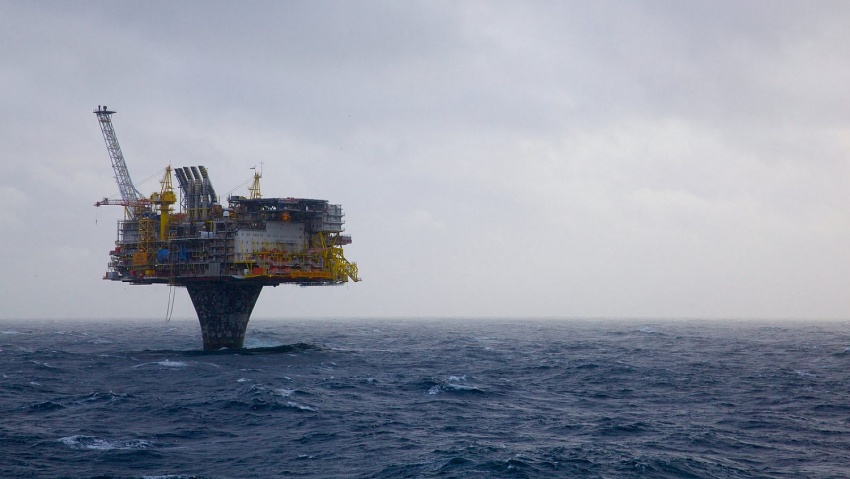 Shell, Exxon lại sắp bán tài sản Biển Bắc