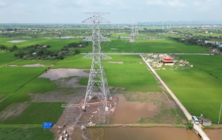 Cơ bản hoàn thành dựng cột Dự án đường dây 500kV mạch 3 cung đoạn NMNĐ Nam Định I - Thanh Hóa