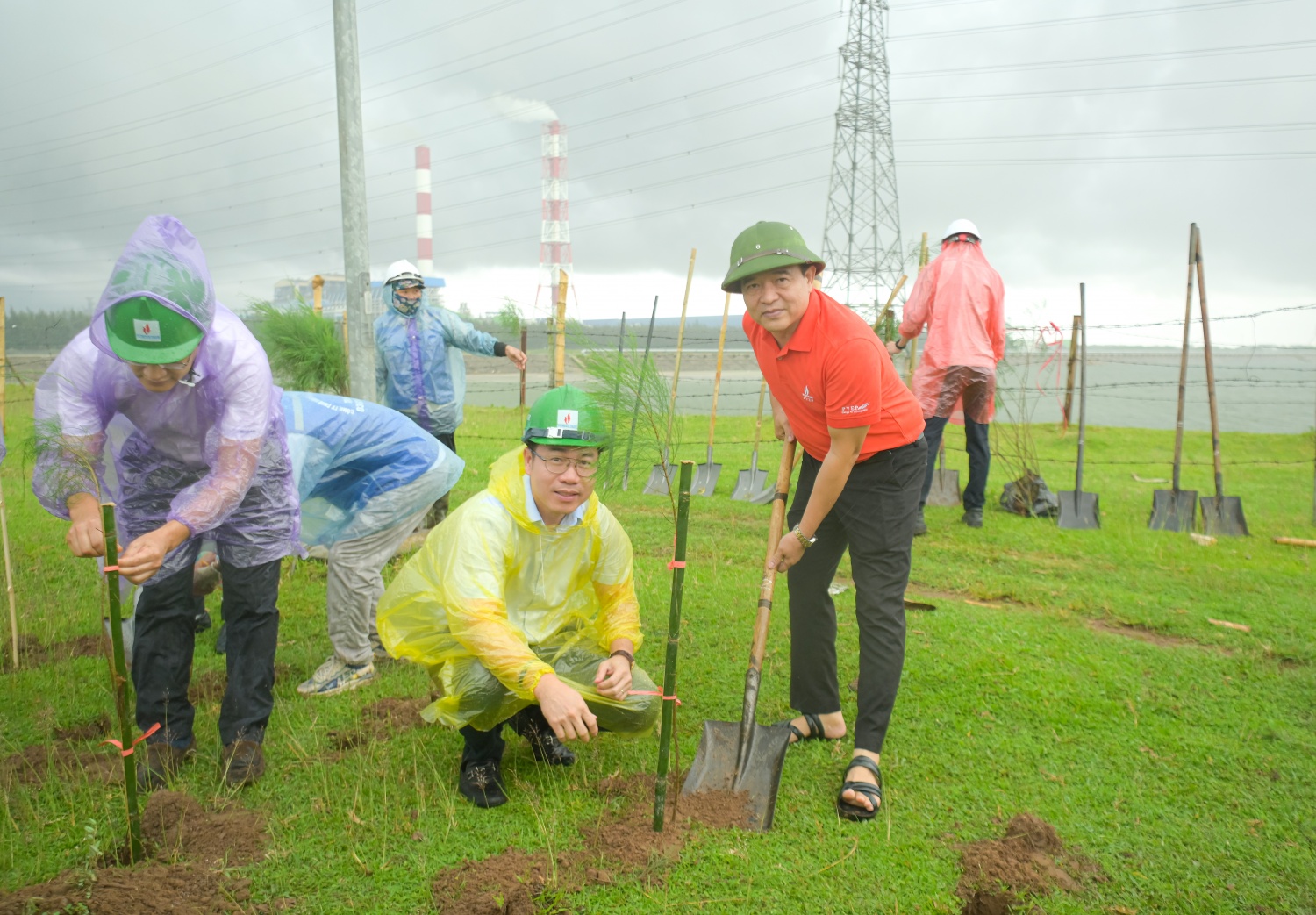 CĐ DKVN trồng 11.000 cây xanh tại Nhà máy Nhiệt điện Thái Bình 2