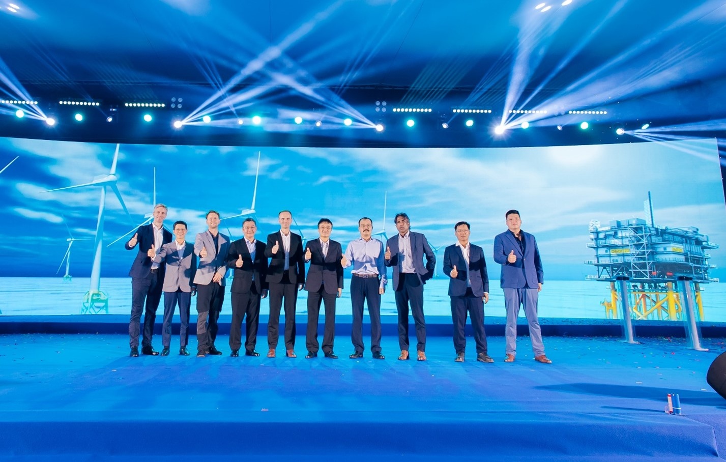 Đại diện lãnh đạo và quản lý Dự án Greater Changhua 2b và 4 của PTSC và Ørsted tham gia buổi lễ Đại diện lãnh đạo và quản lý Dự án Greater Changhua 2b và 4 của PTSC và Ørsted tham gia buổi lễ