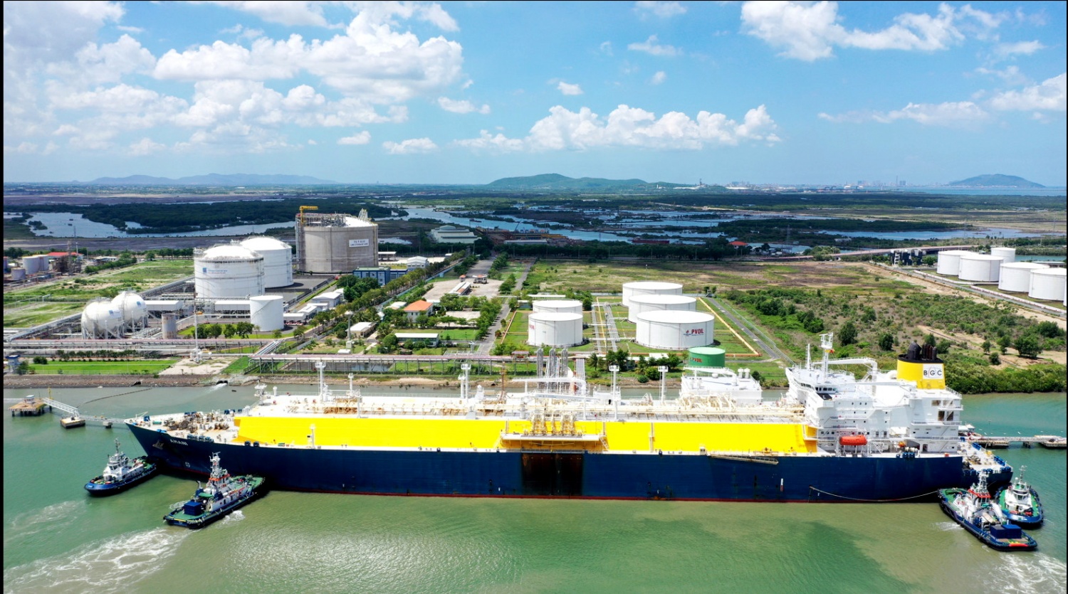 Hình ảnh những chuyến tàu LNG đã trở thành quen thuộc trên Kho cảng PV GAS Vũng Tàu
