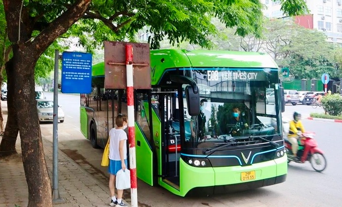 Hà Nội bàn giải pháp chuyển đổi 100% xe buýt sử dụng điện, năng lượng xanh