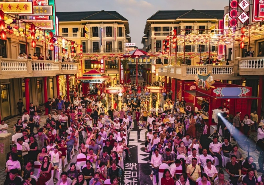 Biển người đổ về phía Đông Hà Nội khám phá vạn trải nghiệm tại “Hong Kong thu nhỏ”