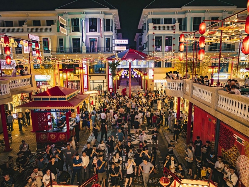 Biển người đổ về phía Đông Hà Nội khám phá vạn trải nghiệm tại “Hong Kong thu nhỏ”