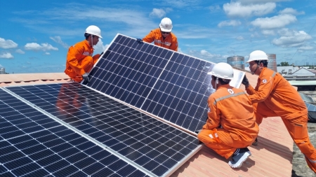 Lắp điện mặt trời mái nhà, người dân có thể bán điện dư thừa cho EVN