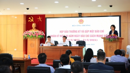Thứ trưởng Nguyễn Sinh Nhật Tân: Chúng tôi giám sát cung ứng điện tận nguồn