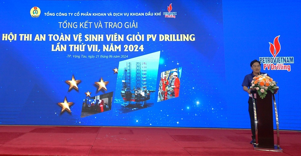 Chủ tịch Công đoàn PV Drilling Hoàng Xuân Bách – Phó Ban tổ chức hội thi phát biểu tổng kết tại lễ trao giải