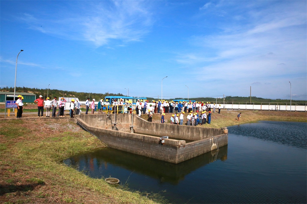 Nhân dân cùng tham gia giám sát công tác bảo vệ môi trường tại NMLD Dung Quất