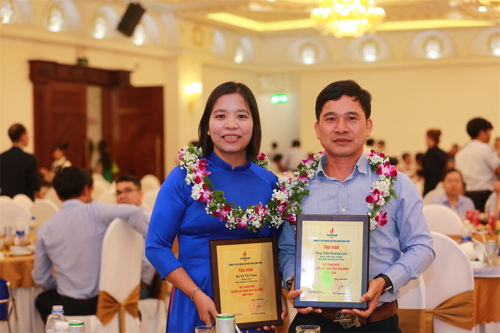 Vợ chồng anh Trần Quang Lưu và chị Võ Thị Thạo cùng đạt danh hiệu Người lao động BSR tiêu biểu năm 2024.