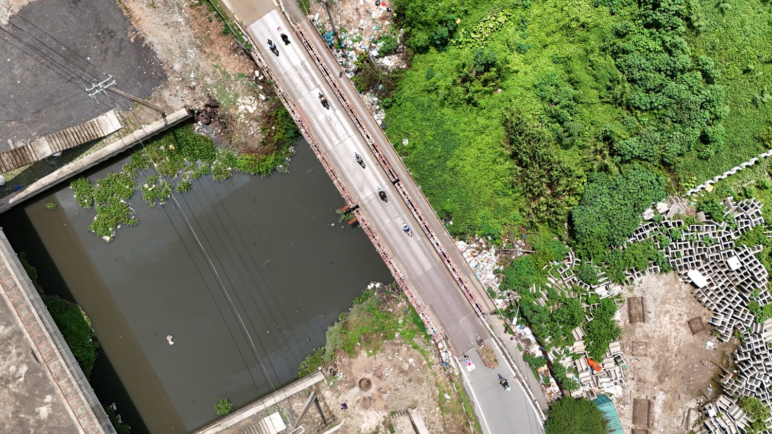 [Chùm ảnh] Hiện trạng cầu Tân Kỳ Tân Quý vừa tái khởi động sau 5 năm tạm dừng