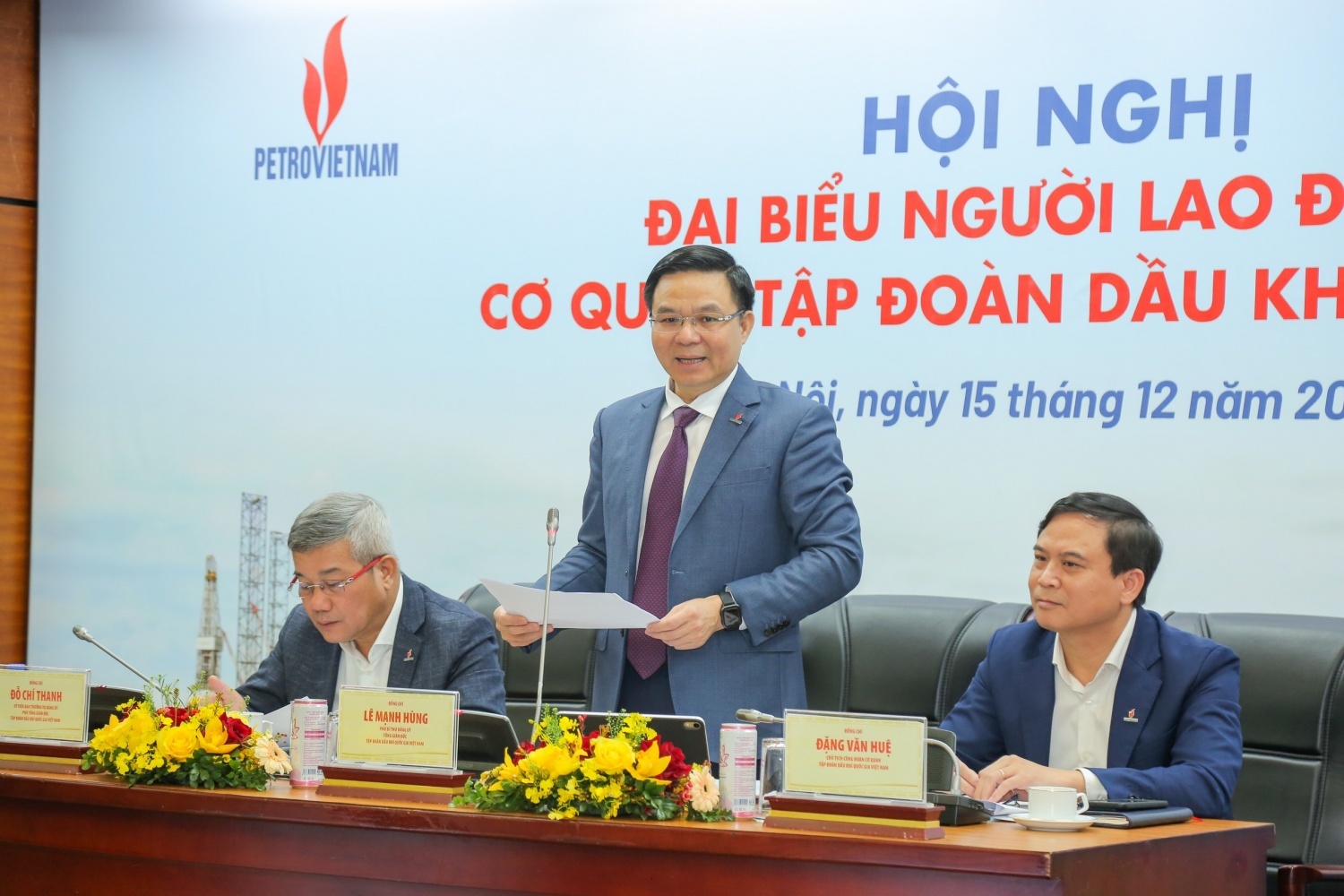 Tổng Giám đốc Petrovietnam Lê Mạnh Hùng đối thoại cùng NLĐ Cơ quan Tập đoàn.
