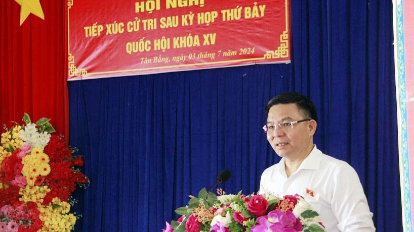Đồng chí Lê Mạnh Hùng tiếp xúc cử tri xã Tân Bằng sau Kỳ họp thứ 7, Quốc hội khóa XV