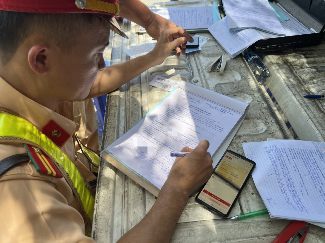 Quảng Nam: Kiểm tra giấy tờ người tham gia giao thông qua VNeID