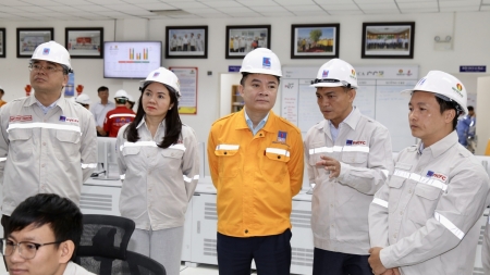 Tổng Giám đốc Petrovietnam Lê Ngọc Sơn làm việc tại Nhà máy Đạm Cà Mau