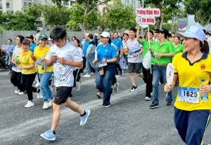 3.000 người chạy bộ gây quỹ cho người nghèo