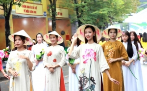 Tái hiện hành trình lịch sử 70 năm Giải phóng Thủ đô qua hình ảnh tà áo dài Việt Nam