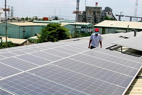 Sắp được phép bán điện mặt trời mái nhà dư thừa lên lưới điện?
