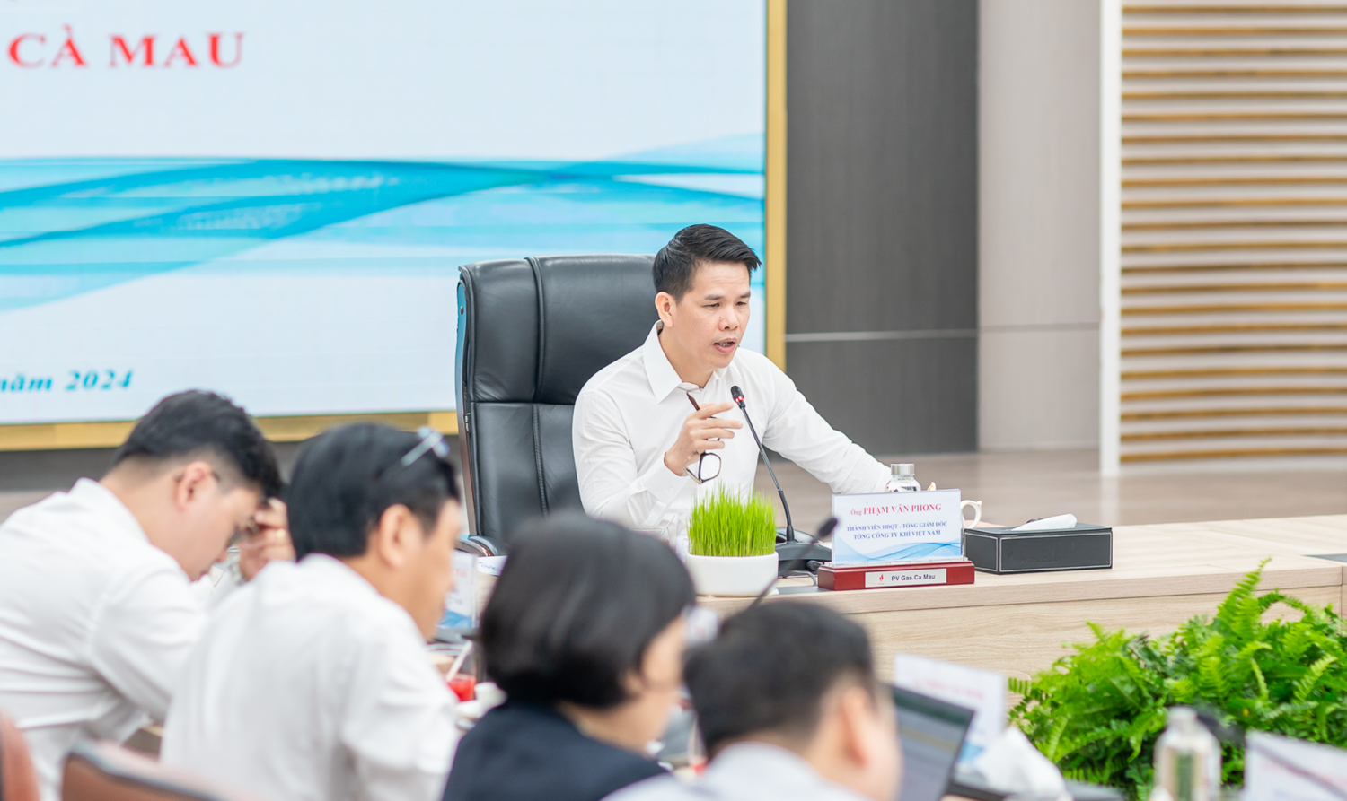 Tổng Giám đốc PV GAS Phạm Văn Phong chỉ đạo tại buổi làm việc