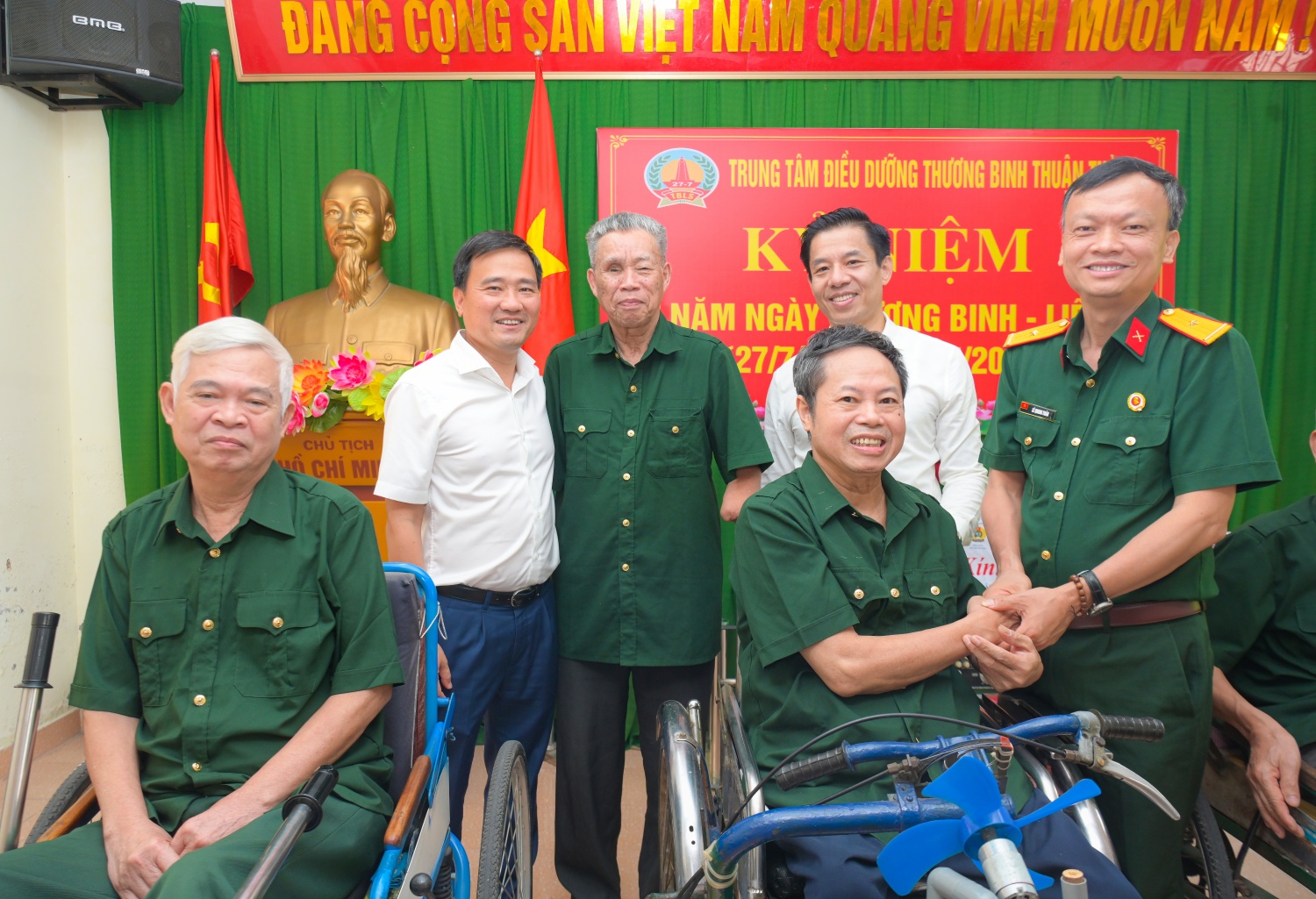 Đoàn công tác Petrovietnam thăm hỏi, tặng quà các thương, bệnh binh tại Thuận Thành (Bắc Ninh)