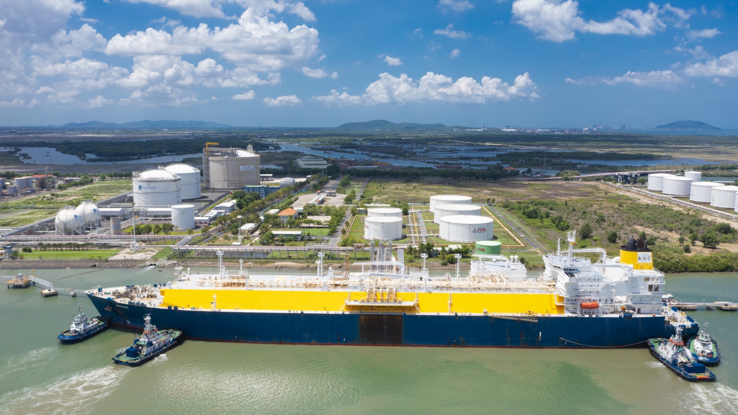 PV GAS là doanh nghiệp đầu tiên và duy nhất đủ điều kiện xuất nhập khẩu LNG, đồng thời sở hữu hệ thống hạ tầng kho cảng LNG hoàn chỉnh tại Việt Nam