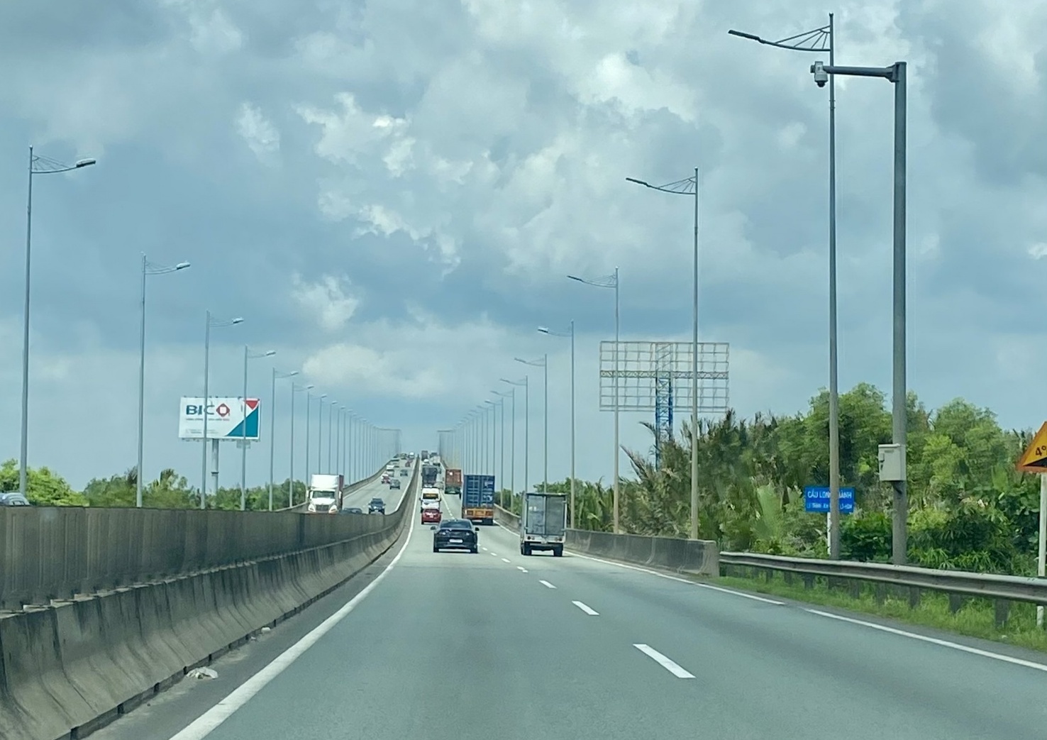Cấm xe tải vào đường cao tốc TP HCM - Long Thành - Dầu Giây dịp cao điểm