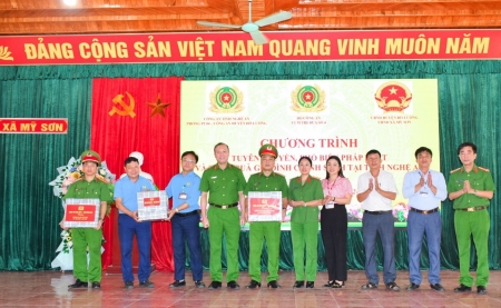 Bộ Công an tri ân gia đình thương binh, liệt sĩ tại Nghệ An