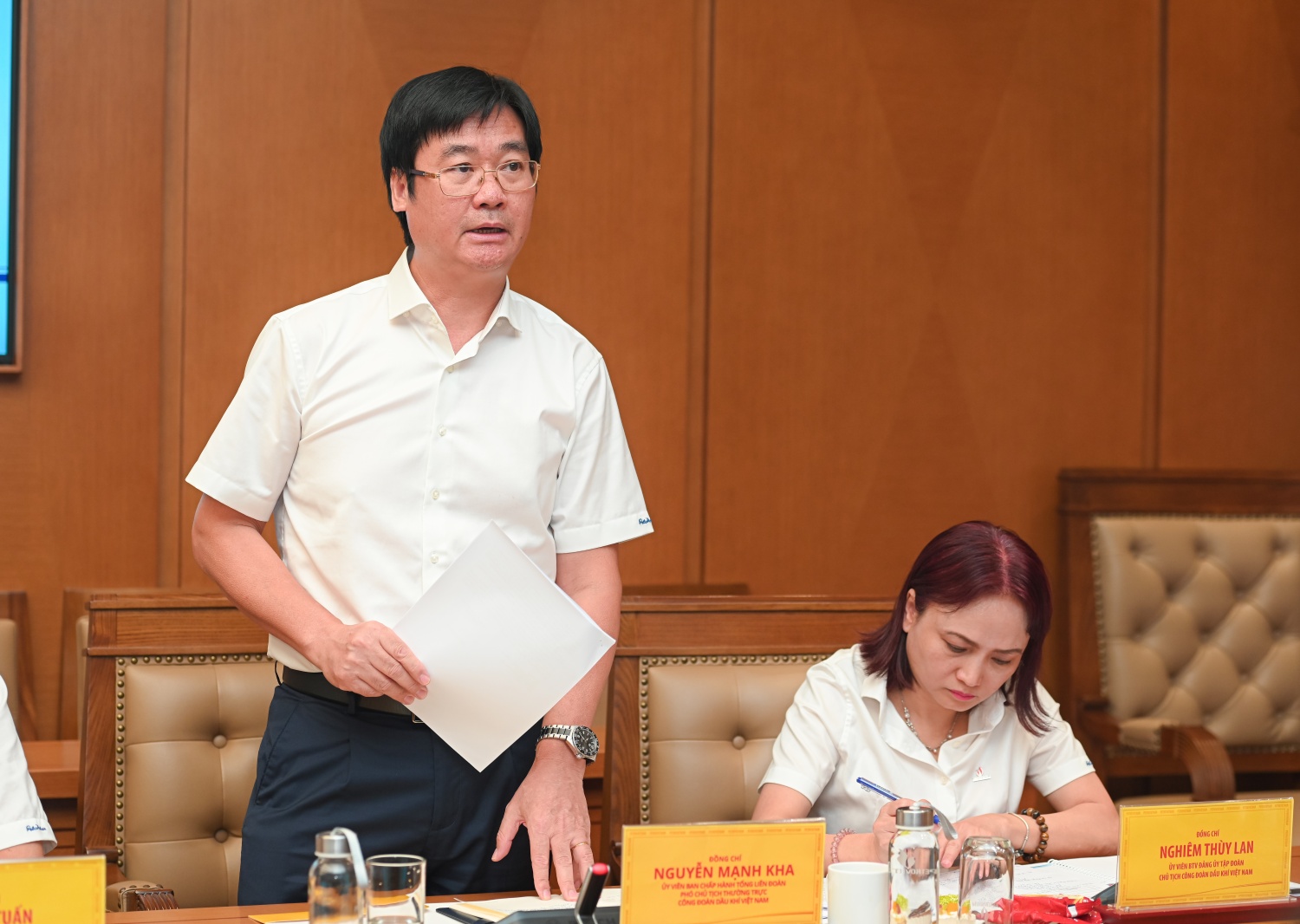 Đồng chí Nguyễn Mạnh Kha, Ủy viên BCH Tổng Liên đoàn Lao động Việt Nam, Phó Chủ tịch thường trực CĐ DKVN báo cáo tại Hội nghị