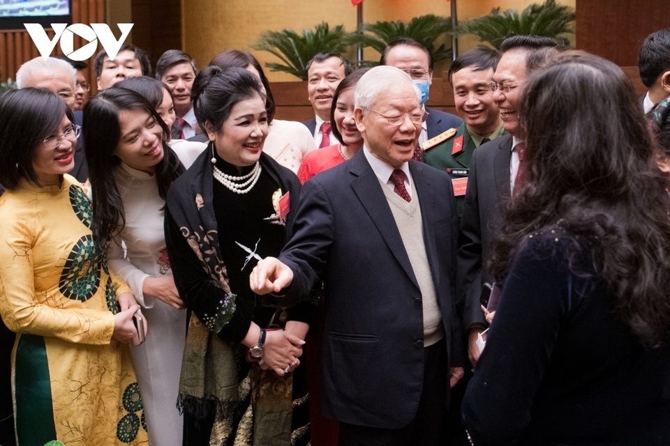 Tổng Bí thư Nguyễn Phú Trọng trao đổi với các văn nghệ sĩ tại Hội nghị Văn hóa toàn quốc tháng 11/2021. Ảnh: Vũ Toàn/VOV