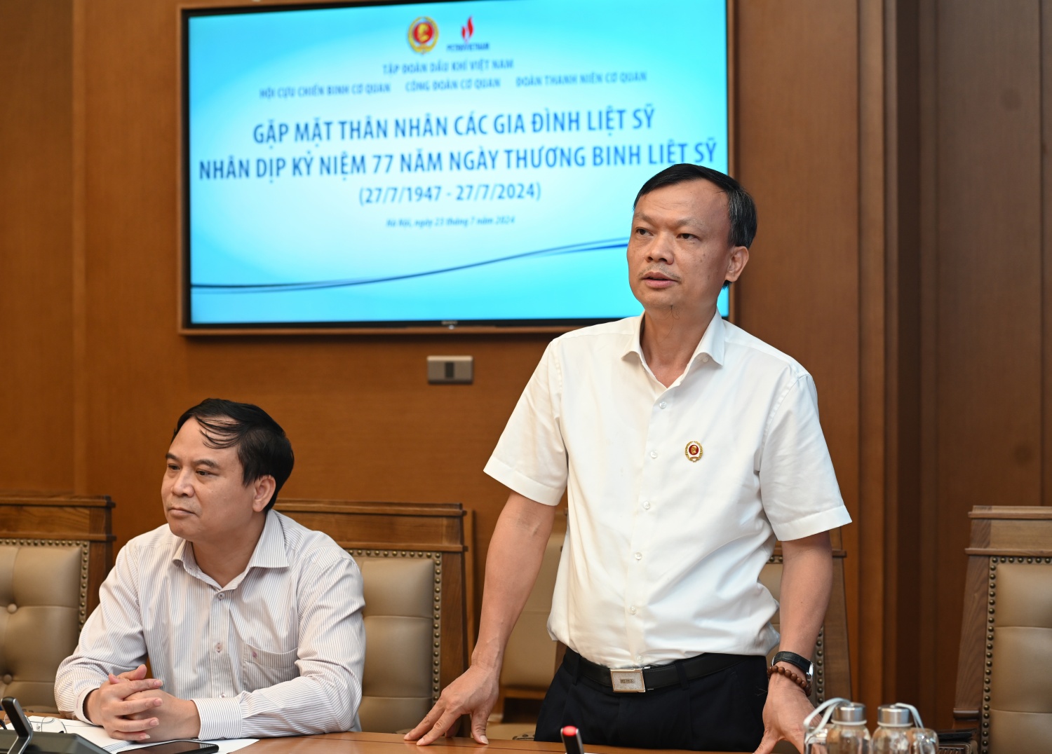đồng chí Lê Quang Toán - Phó Chủ tịch thường trực Hội CCB Tập đoàn phát biểu tại buổi gặp mặt