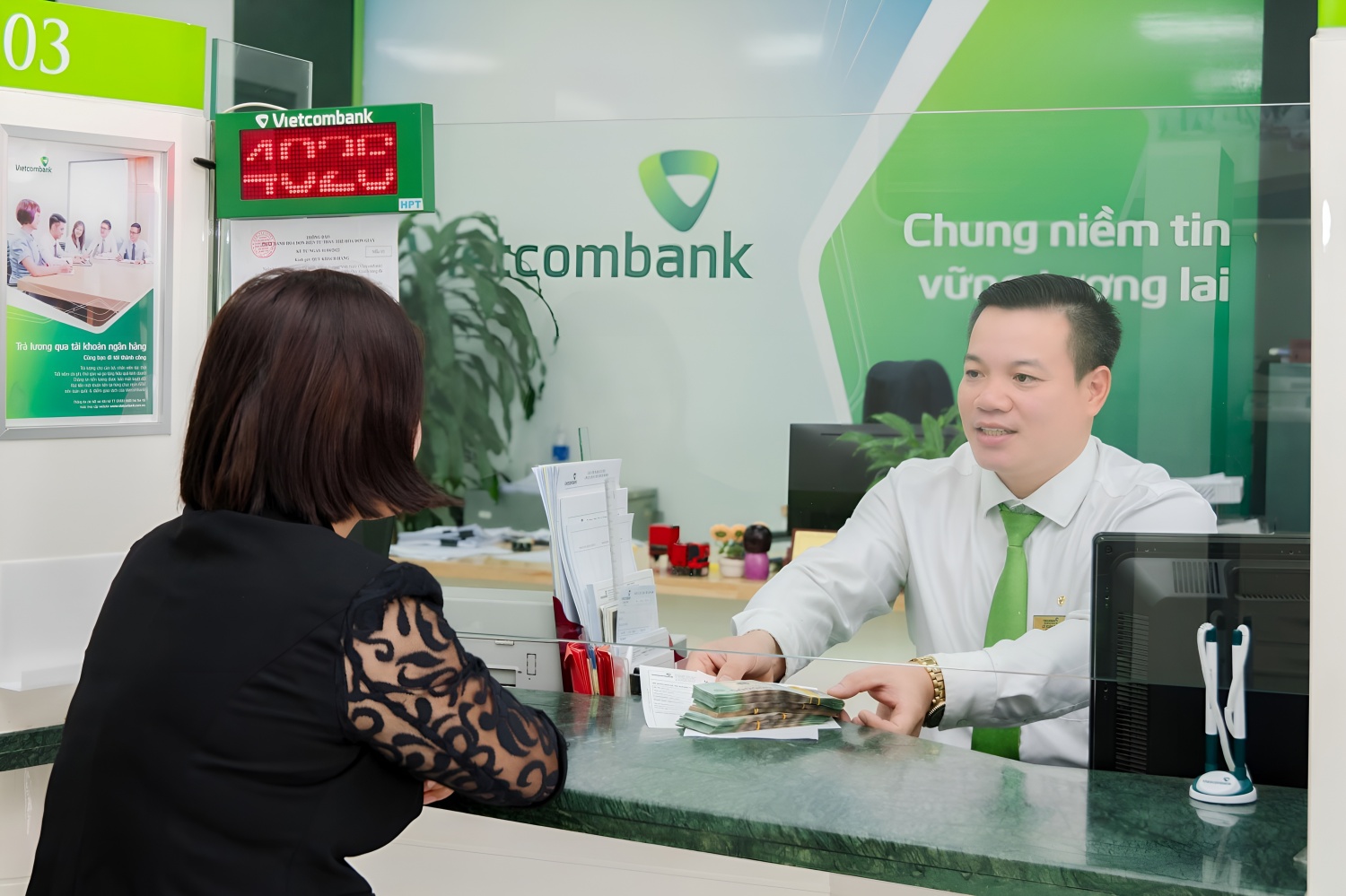 Gương sáng tại PGD Như Quỳnh – Vietcombank Hưng Yên: “Gian nan” thuyết phục khách hàng trước cạm bẫy lừa đảo