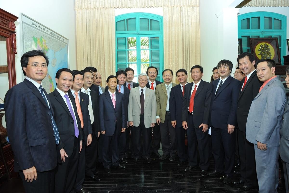 Tổng Bí thư Nguyễn Phú Trọng và các vị lãnh đạo Đảng, Nhà nước gặp mặt Đoàn đại biểu Hội Doanh nhân trẻ Việt Nam và đại diện các doanh nhân trẻ tiêu biểu. Ảnh: DNT.