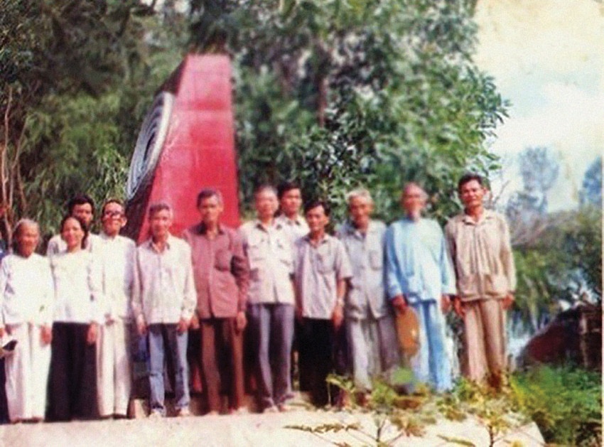 Ảnh tư liệu về những người dân từng giúp đỡ xây dựng Đài Tiếng nói Nam Bộ năm 1946
