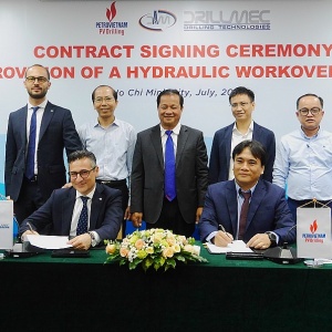 PV Drilling ký hợp đồng "Mua mới cụm thiết bị sửa giếng khoan dầu khí (Hydraulic Workover Unit)”