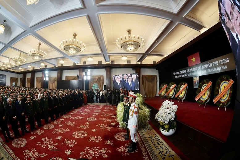 Các đồng chí lãnh đạo, nguyên lãnh đạo TPHCM viếng Tổng Bí thư Nguyễn Phú Trọng