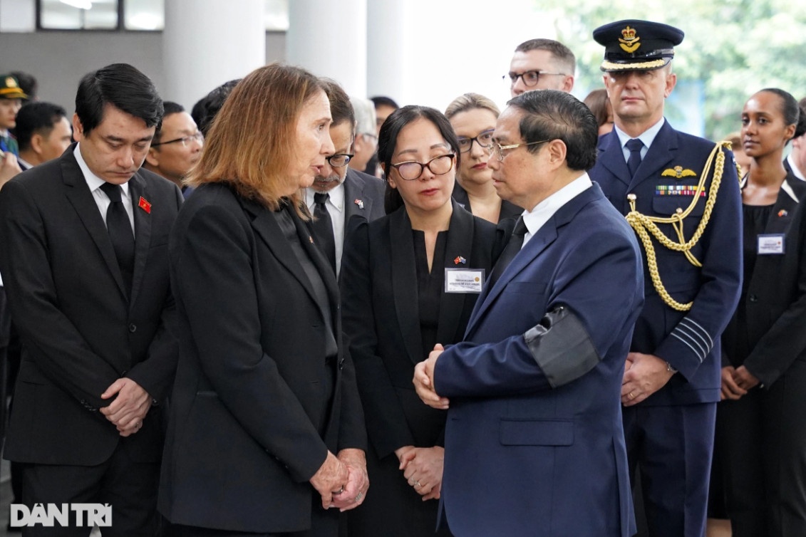 Thủ tướng Phạm Minh Chính cảm ơn bà Sue Lines, Chủ tịch Thượng viện Australia (Ảnh: Ngọc Tân).