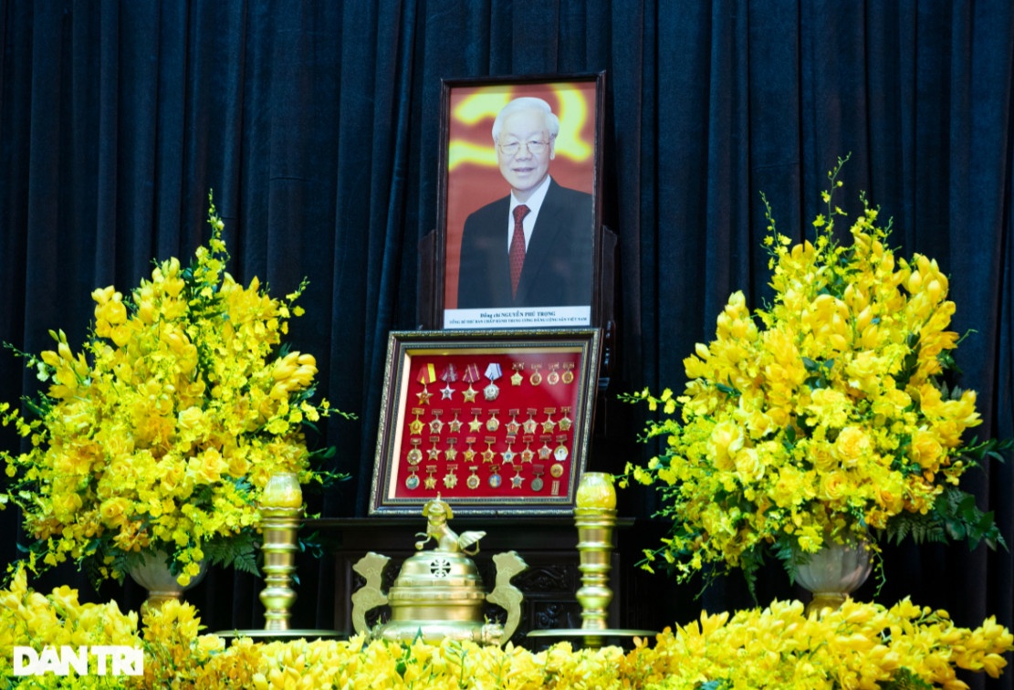 Sáng nay, Quốc tang Tổng Bí thư Nguyễn Phú Trọng diễn ra trang nghiêm tại Nhà tang lễ Quốc gia số 5 Trần Thánh Tông, Hà Nội (Ảnh: Tiến Tuấn). 