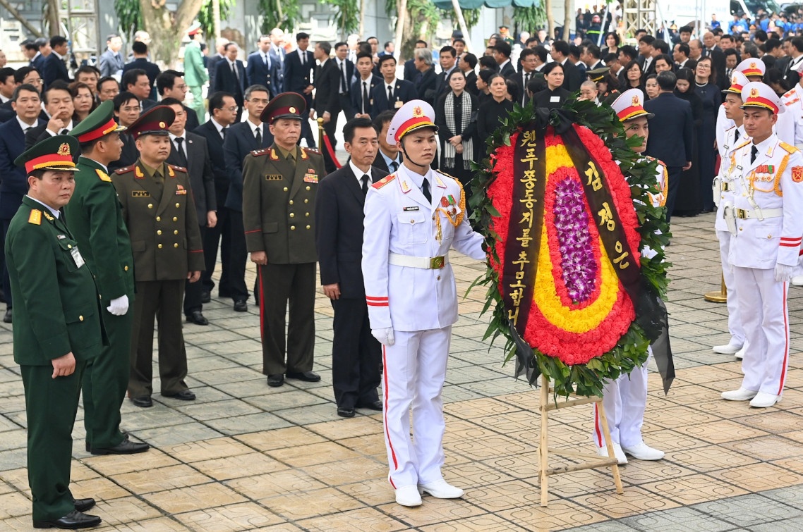 Đoàn Cộng hòa Dân chủ Nhân dân Triều Tiên vào viếng Tổng Bí thư Nguyễn Phú Trọng (Ảnh: Báo Nhân Dân).