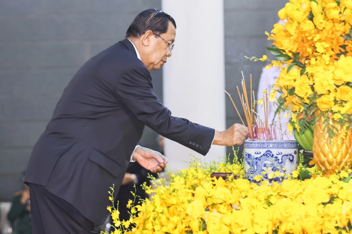 Đoàn Vương quốc Campuchia do Chủ tịch Đảng Nhân dân Campuchia, Chủ tịch Thượng viện Campuchia Hun Sen làm Trưởng đoàn, viếng Tổng Bí thư Nguyễn Phú Trọng (Ảnh: TTXVN).